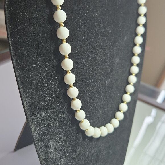 **Last Chance!! Final Sale** Vintage Monet Choker Collar Necklace White 16-18.5" - Picture 6 of 13